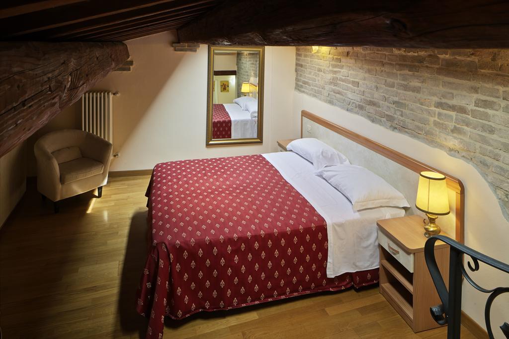 Residence Cavour 63 Rawenna Pokój zdjęcie