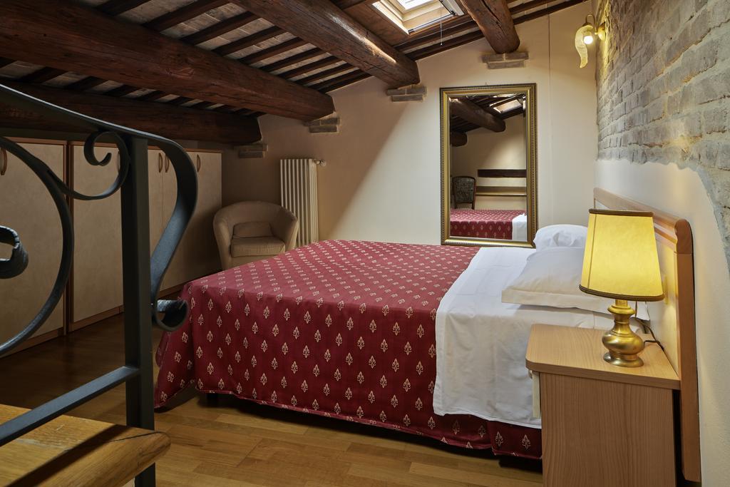Residence Cavour 63 Rawenna Pokój zdjęcie